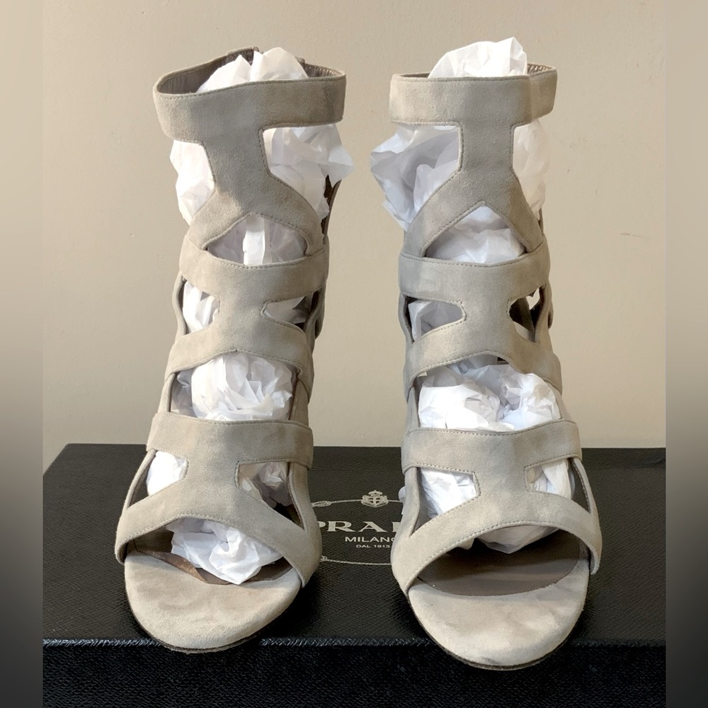 Tania Spinelli Women’s Light Gray Suede Heeled Sandals